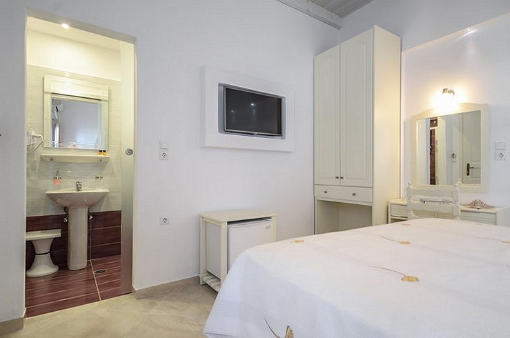 Anixis Hotel Rooms