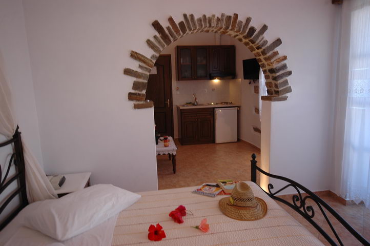 Anixis Hotel Studios